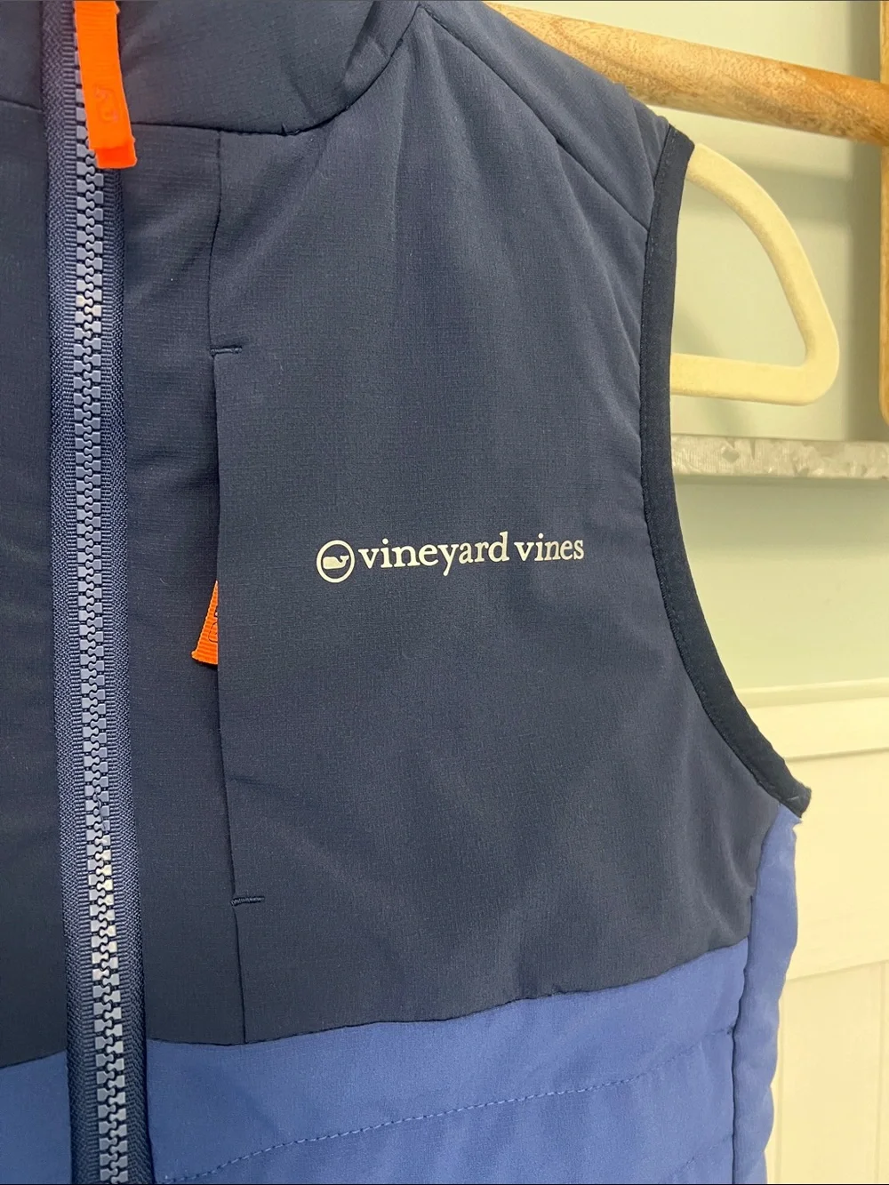 Boys Vinyard Vines light puffer vest Sea Island logo size Medium marine air vest